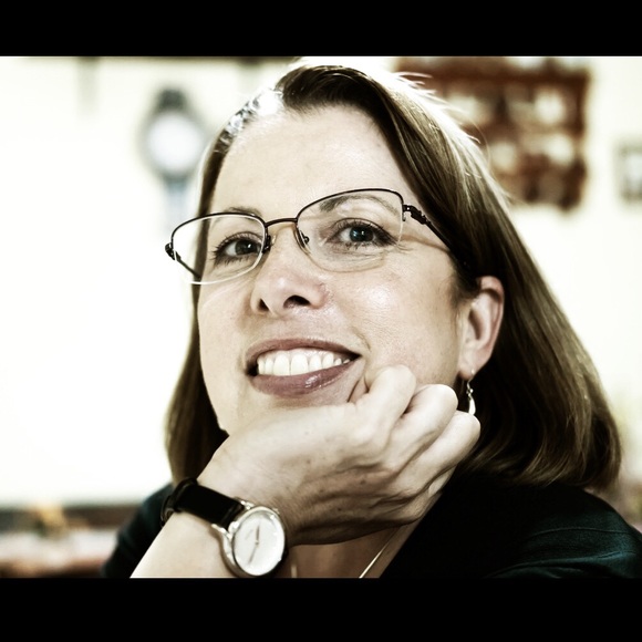 Meet your Posher, Lisa - Picture 1 of 1